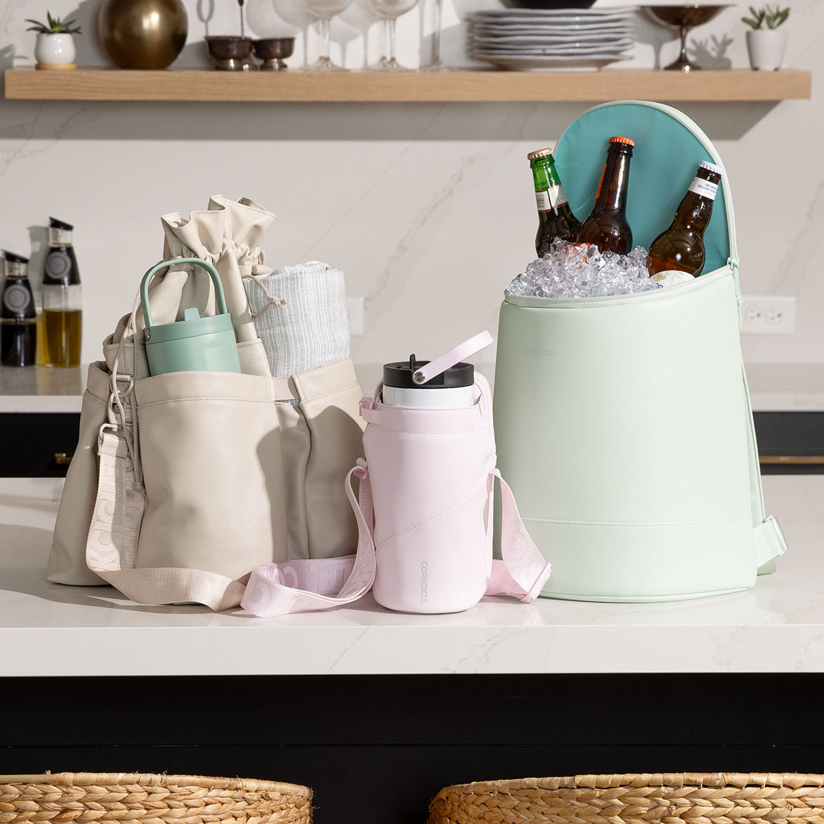 beverage-bucket-bag-u6 6c4793ad3b8e--group-lifestyle1.jpg